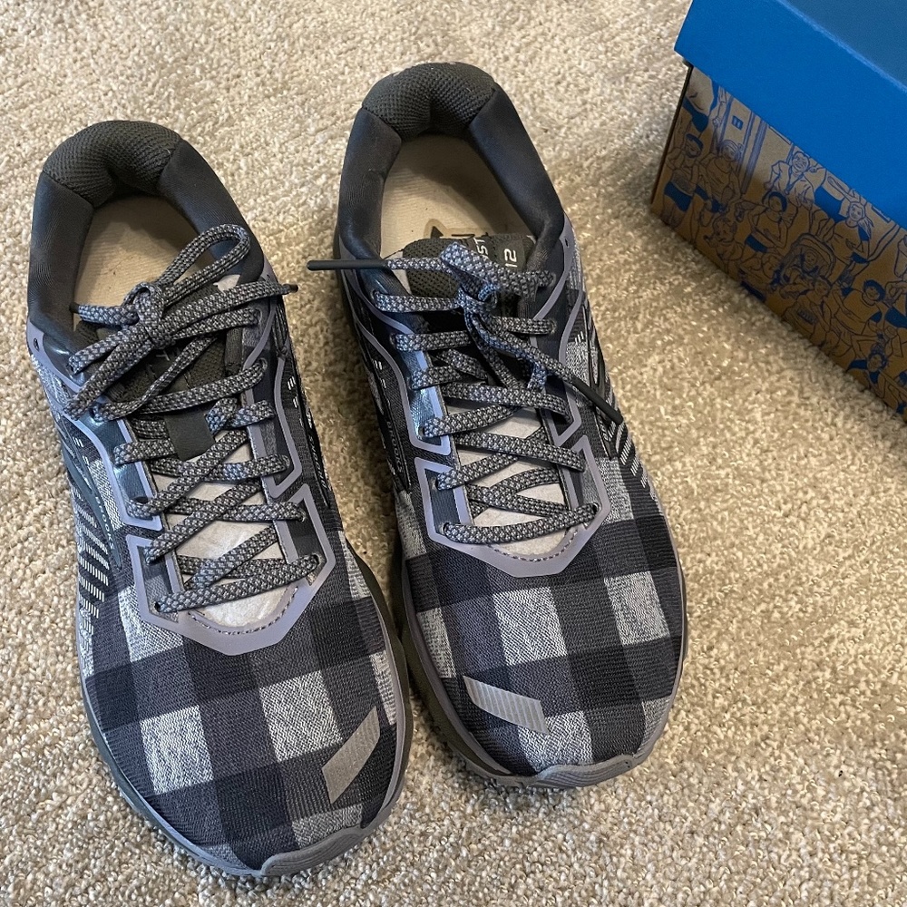 Brooks Ghost 12 - Size 8 - Like new